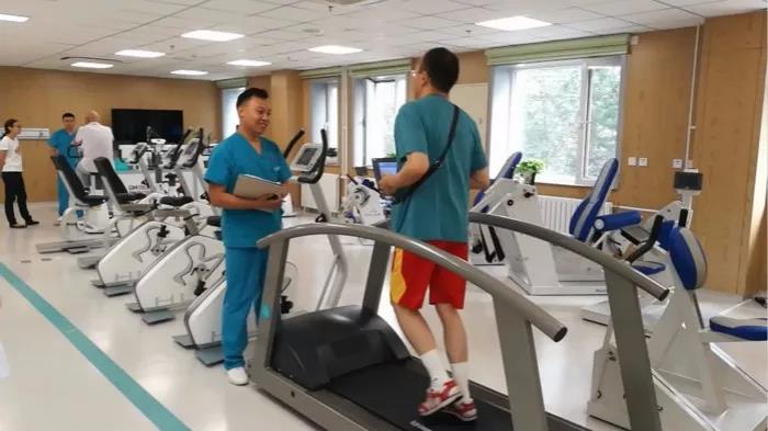 患者體驗(yàn)心臟康復(fù)訓(xùn)練